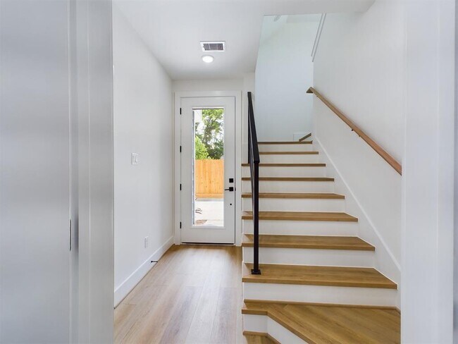 Building Photo - 4122 Buck St