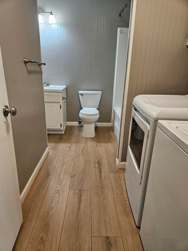 Foto del edificio - 24 Linder Rd