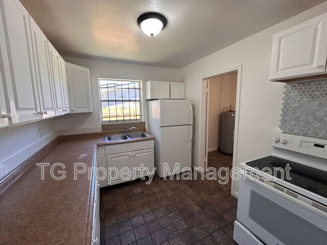Foto del edificio - 9124 Devonshire Blvd