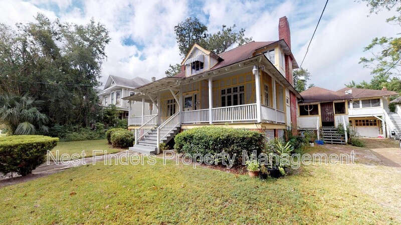 Primary Photo - 2145 Oak St
