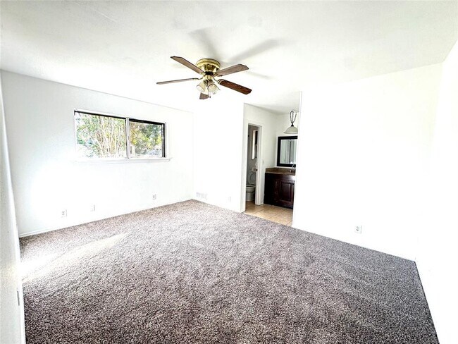 Building Photo - 705 Garden Villa Cir