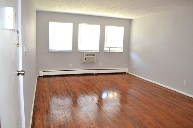 Building Photo - 3813 Ferdinand Pl