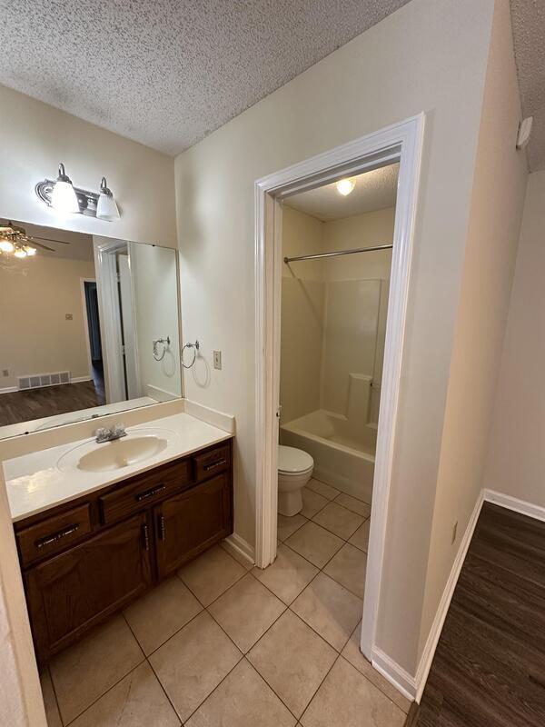 Building Photo - 1255 Grange Way Dr