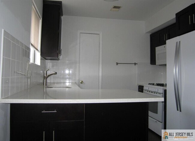 Foto del edificio - 816 N Oaks Blvd