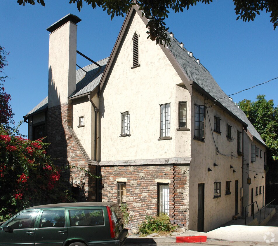 Primary Photo - 2421-2425 Cheremoya Ave