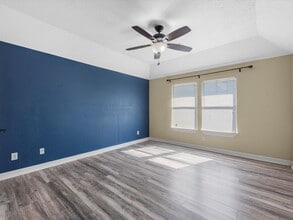 Building Photo - 9518 Fillmont Ln