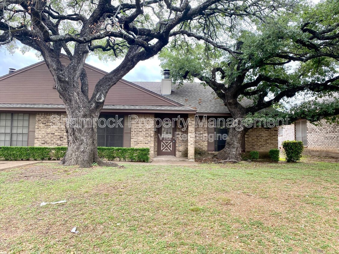 Primary Photo - 910 Briar Dr