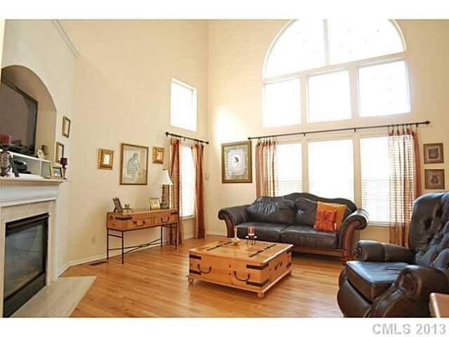 Foto del edificio - 9012 Tintinhull Ln