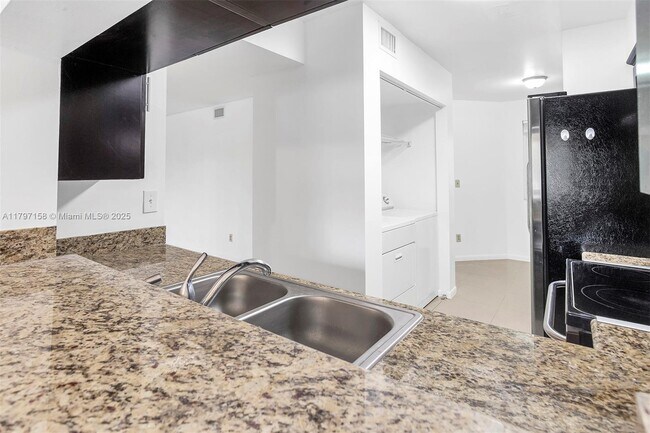 Foto del edificio - 735 NW 92nd Ave