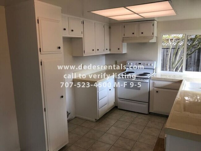 Building Photo - 2595 Brookhaven Dr