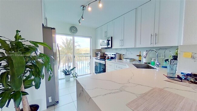 Foto del edificio - 5725 NW 109th Ave