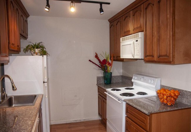Building Photo - 2650 Fair Oaks