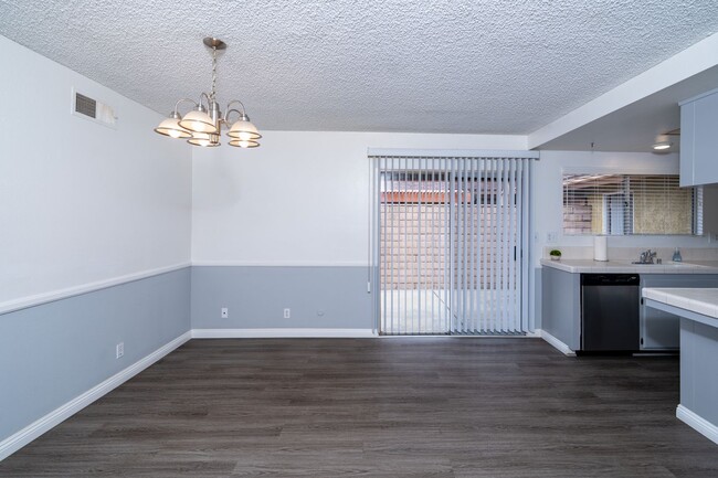 Building Photo - Beautiful 2 bedroom 2 bath Home!!!!