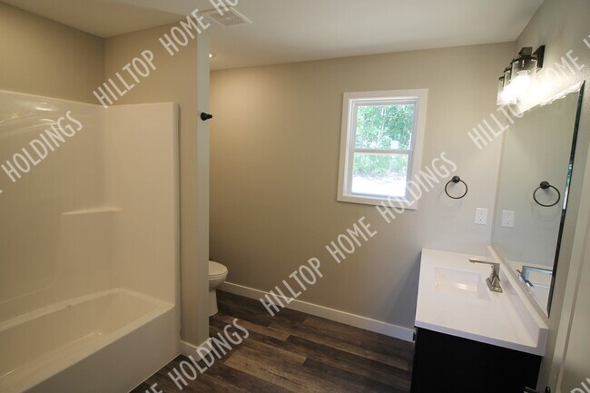 Foto del edificio - 2 Oak Terrace Ln
