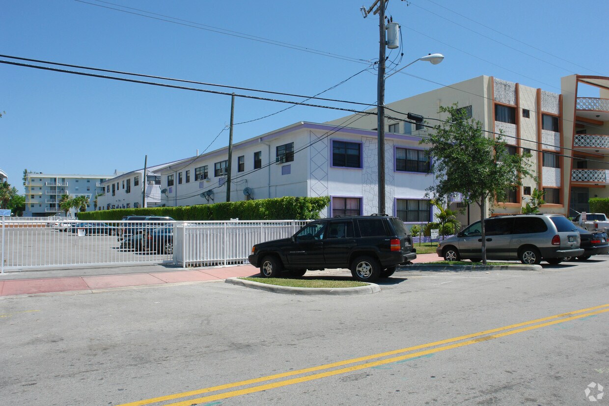 Primary Photo - 1177 Marseille Dr