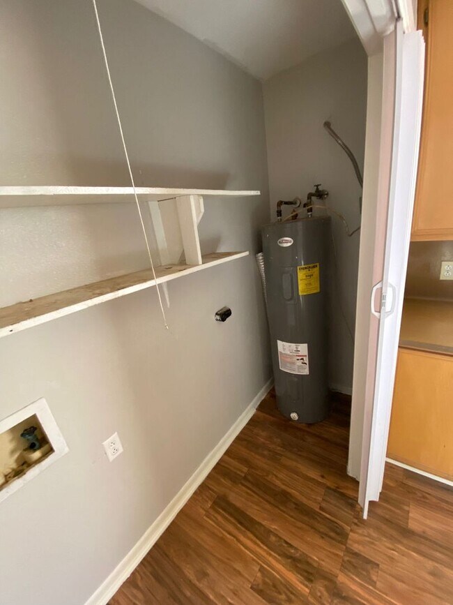 Foto del edificio - 7706 Gladys Ave