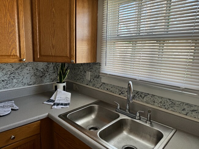 Foto del edificio - 4338 Cunningham Dr