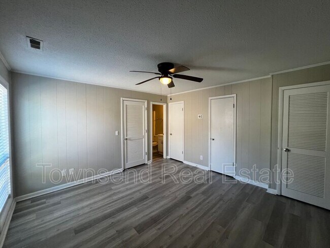 Foto del edificio - 5874 Century Oaks Dr