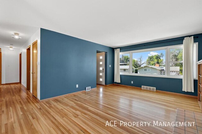 Building Photo - 2028 Stirling St