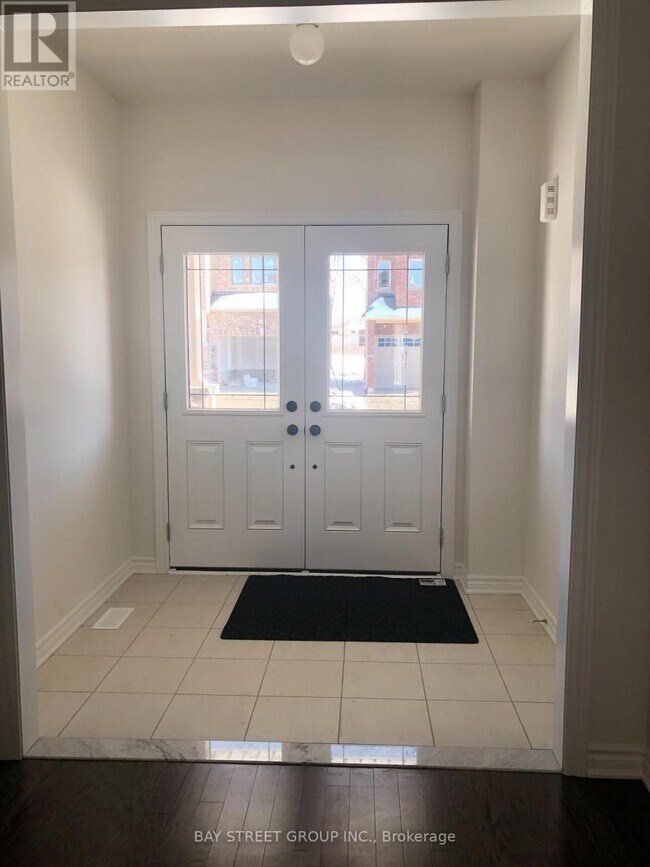 Building Photo - 27 Palace St