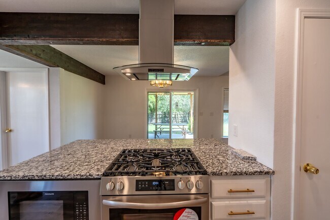 Foto del edificio - Absolute Rare Find! 6 Bedroom Home, Jenks ...