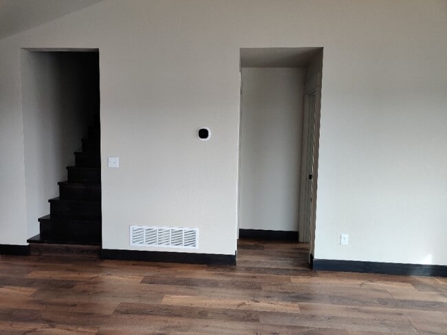 Building Photo - 947 N Camas Ln