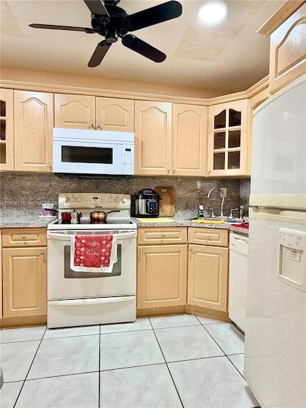 Building Photo - 305 W 68th St