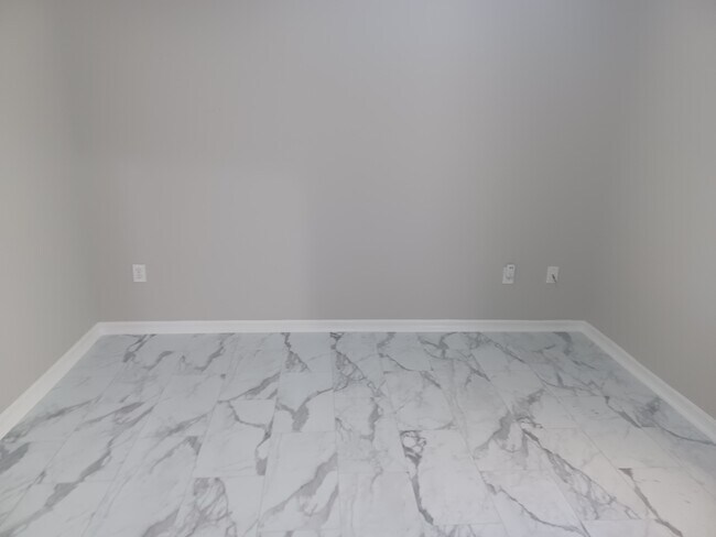 Foto del edificio - 2250 Candlewood Ln E