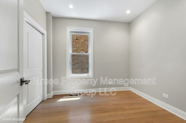 Building Photo - 5816 N Ridge Ave