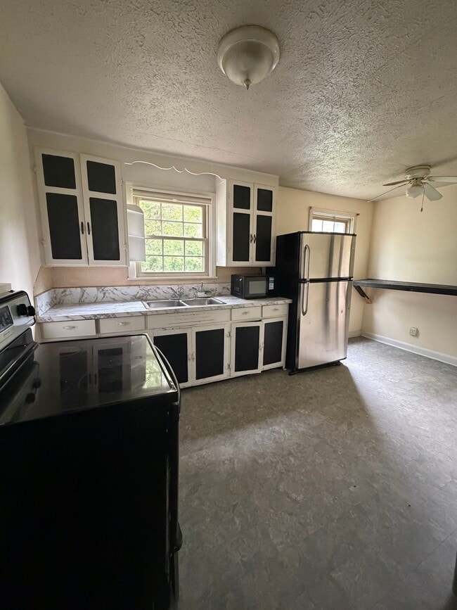 Photo - 1719 Luton St House