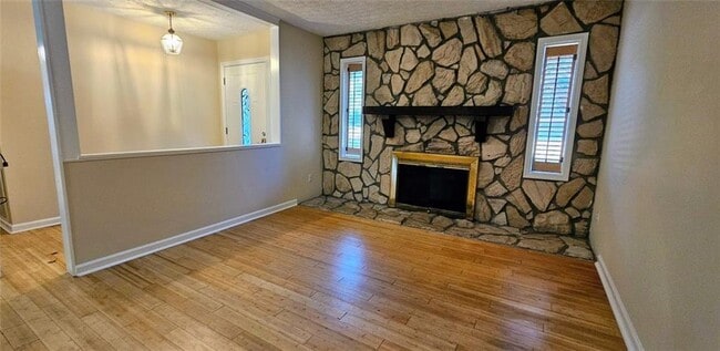 Building Photo - 1575 S Ridge Dr