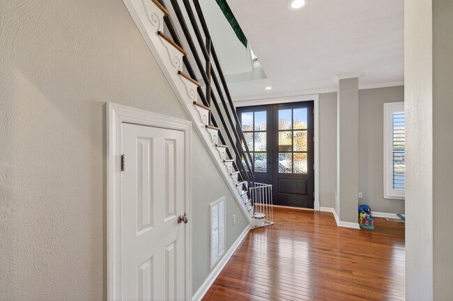 Building Photo - Elegant & Spacious Home Available in Church Point