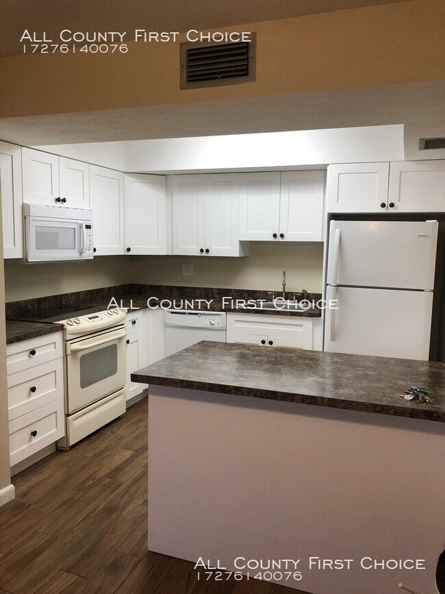 Building Photo - 781 Village Lake Terrace