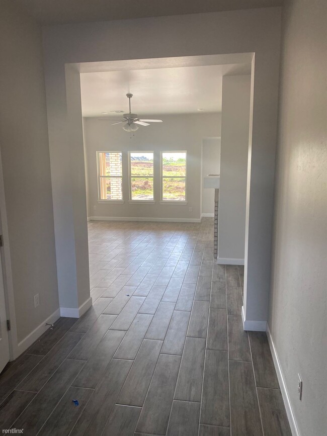 Building Photo - 3 br, 2 bath House - Skyline Trails Commun...