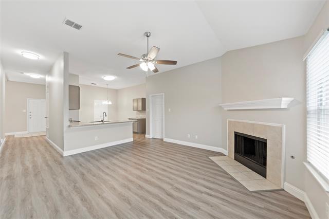 Building Photo - 2101 Wildwood Dr