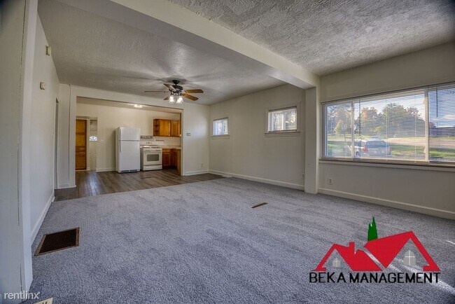 Building Photo - 2 br, 1 bath House - 481 S Pontiac Trl