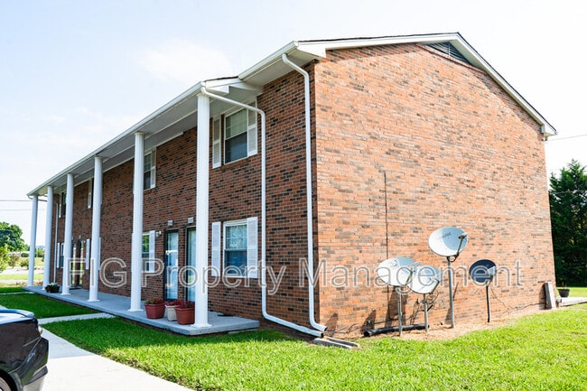 Building Photo - 3134 E Governor John Sevier Hwy