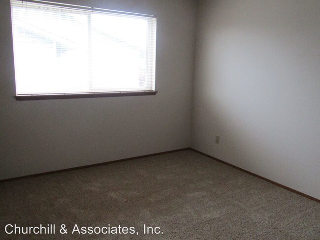 Foto del edificio - 76 N Oak Harbor St