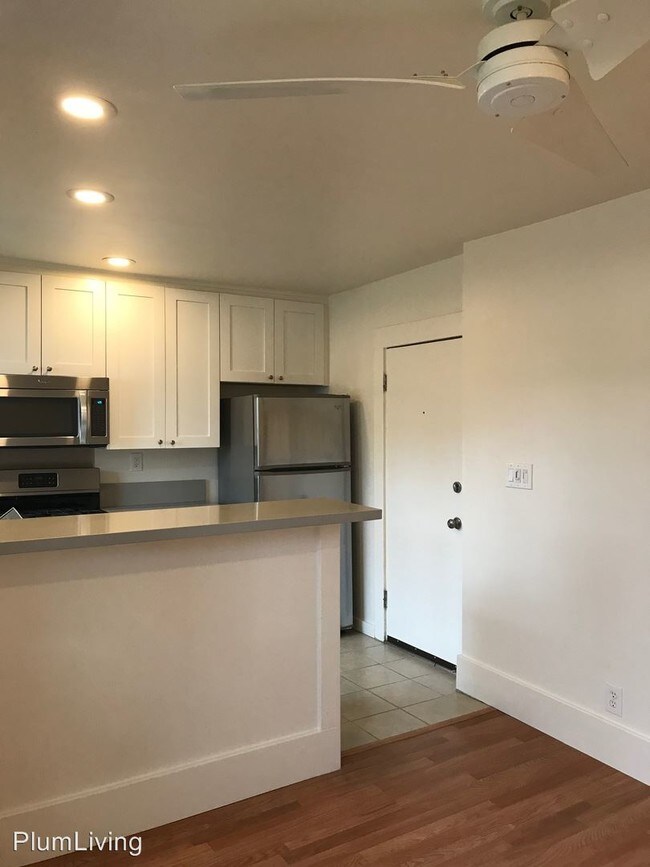 Building Photo - 975 E Orange Grove Blvd