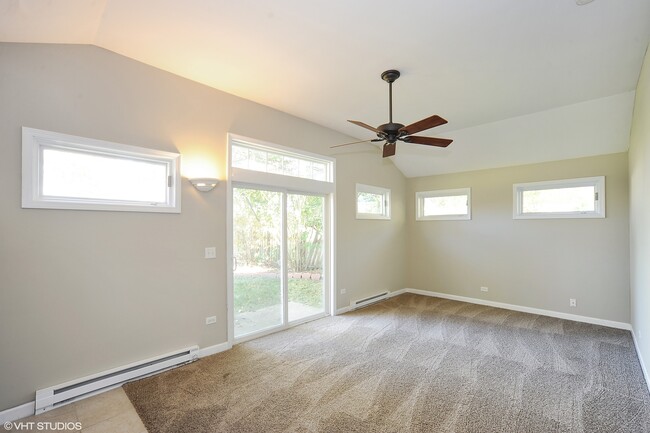 Building Photo - 824 E Rockland Rd