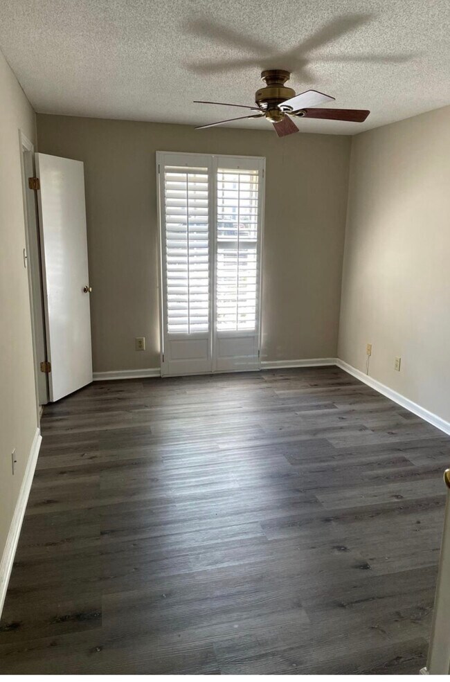 Foto del edificio - 2451 Price St