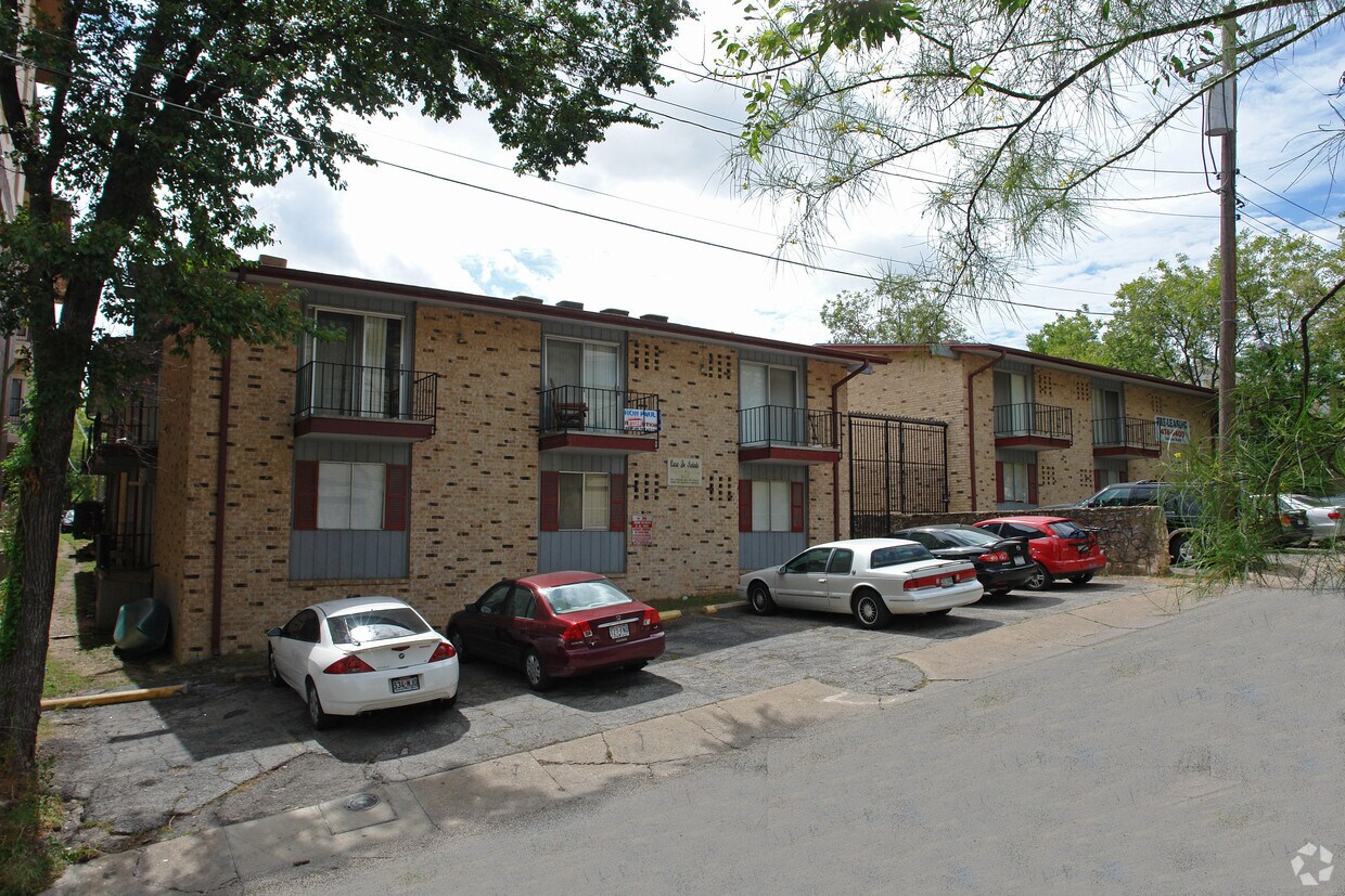 2610 Salado St, Austin, TX 78705 Apartments in Austin, TX