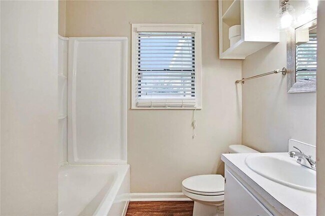 Foto del edificio - 4720 Sale Ln