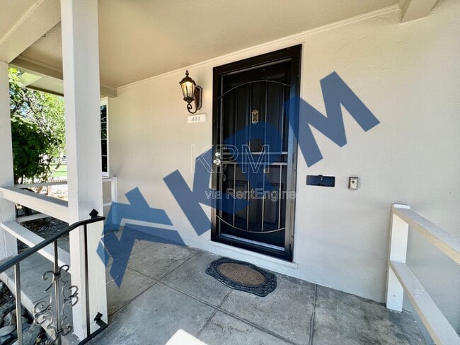 Building Photo - 401 W Mariposa Ave