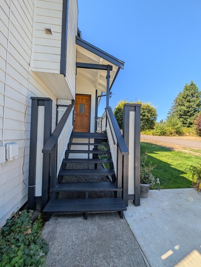 Building Photo - VIEW HOME FOR RENT!