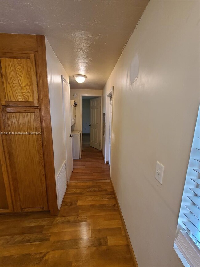 Foto del edificio - 21711 NW 7th Ct