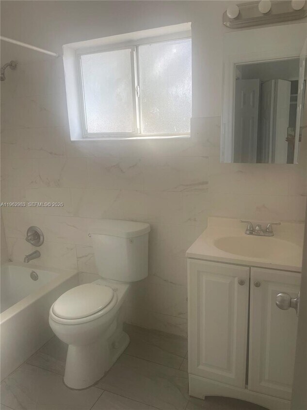 Foto del edificio - 760 NE 122nd St