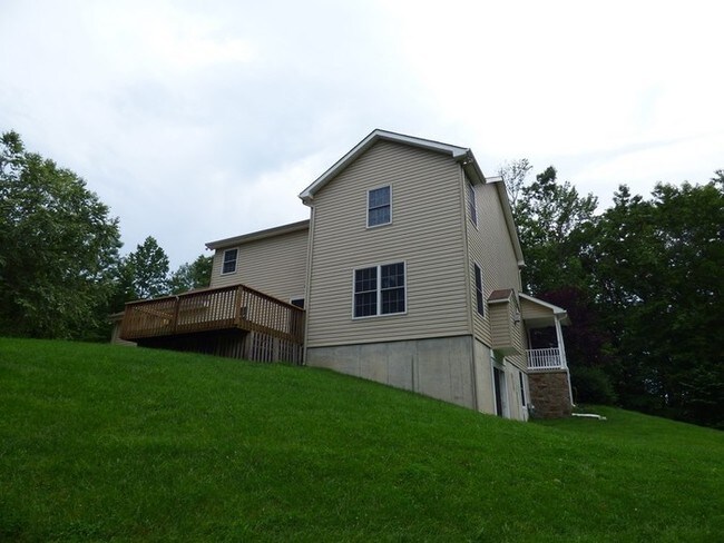 Building Photo - Newly Renovated Chesapeake Club Home