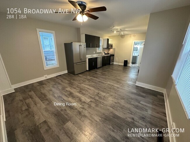 Foto del edificio - Updated 2-3 Bed, 1-Bath – First Month $1,0...