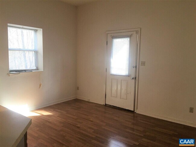 Foto del edificio - 102 Morris Paul Ct